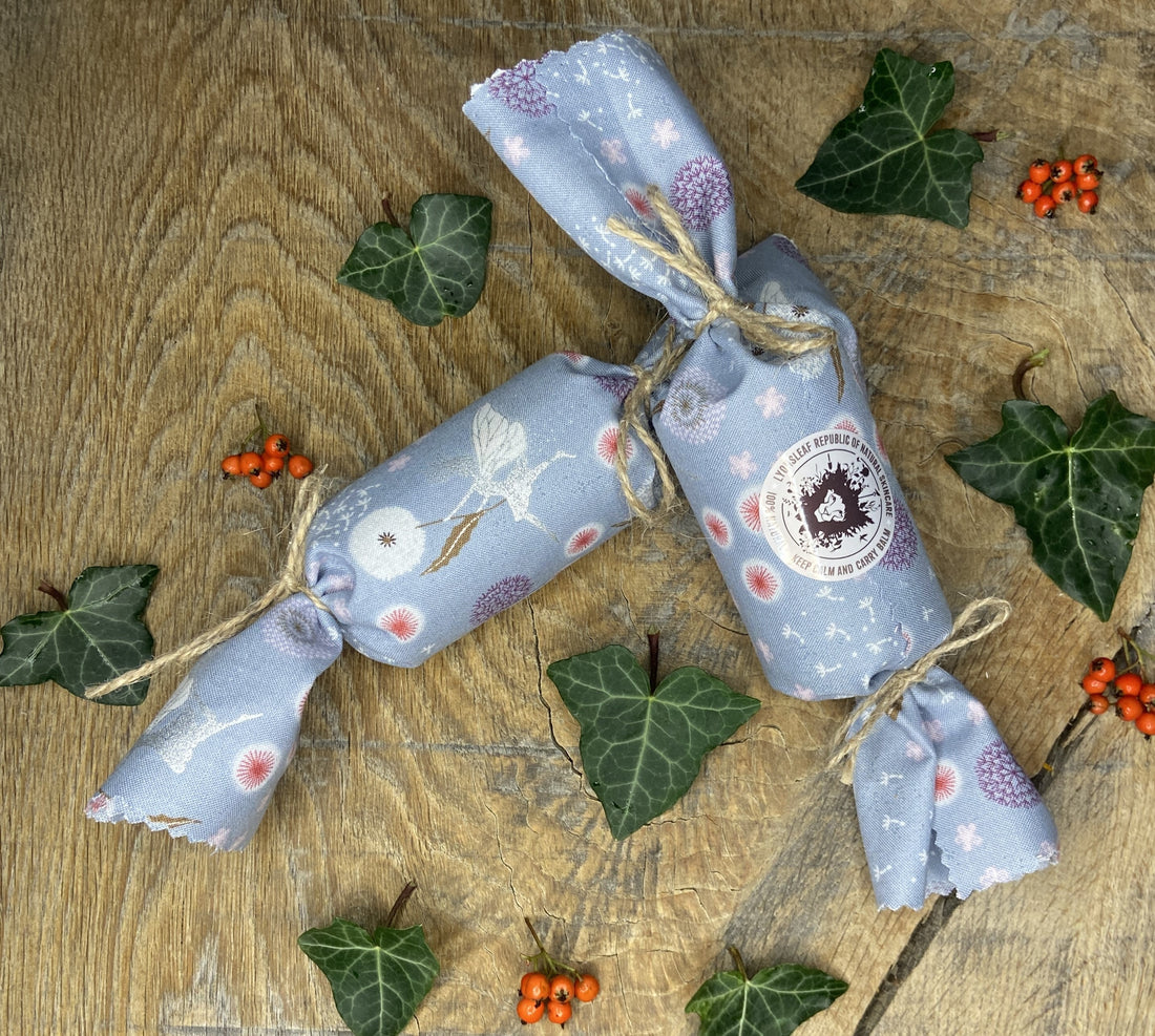 Lyonsleaf christmas cracker skincare trial seton oak background with ivy and berries decoration